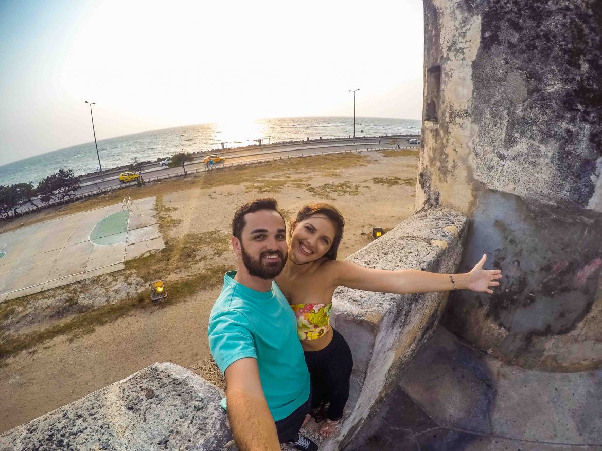Guia completo de Cartagena - Paulo e Grazi na muralha